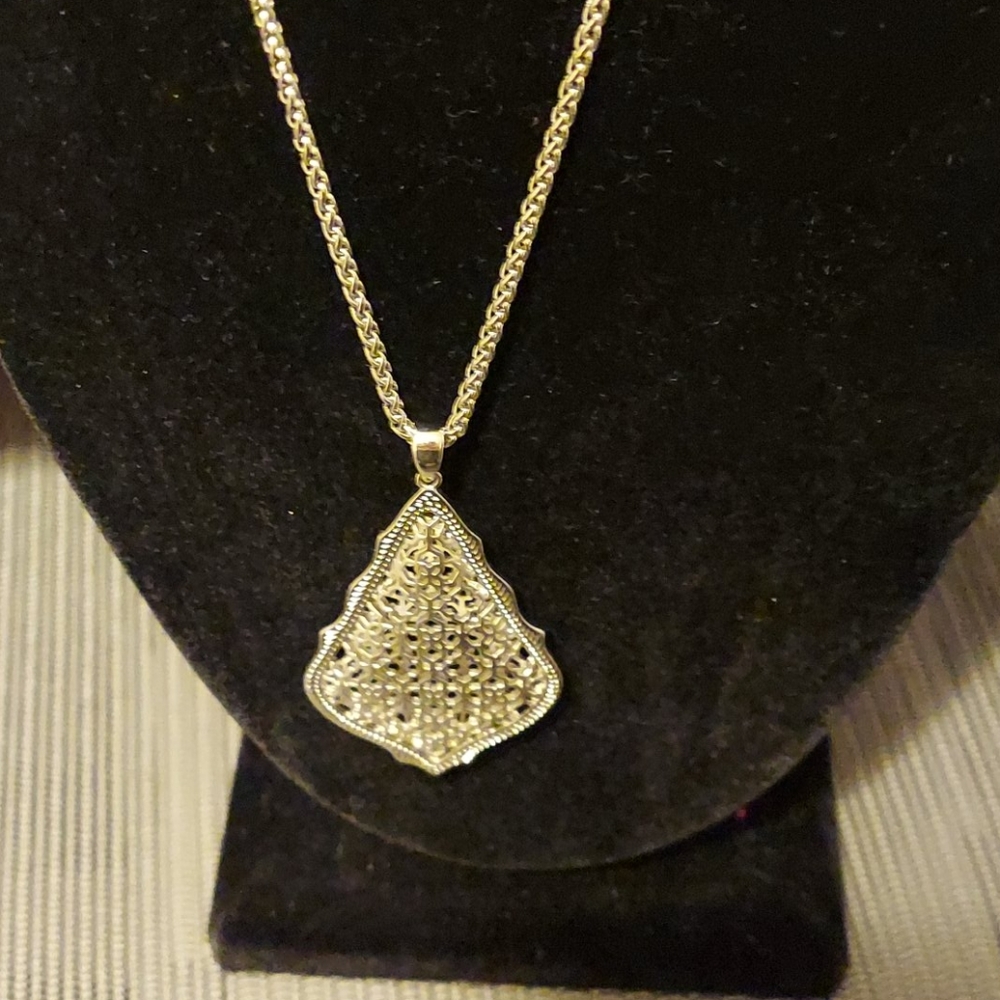 Kendea Scott necklace